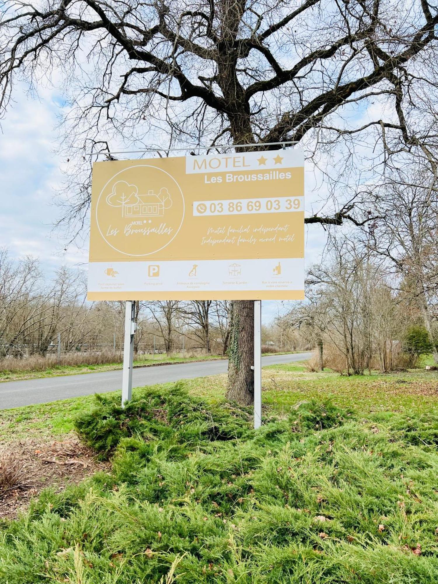 Motel Les Broussailles Mesves-sur-Loire Kültér fotó