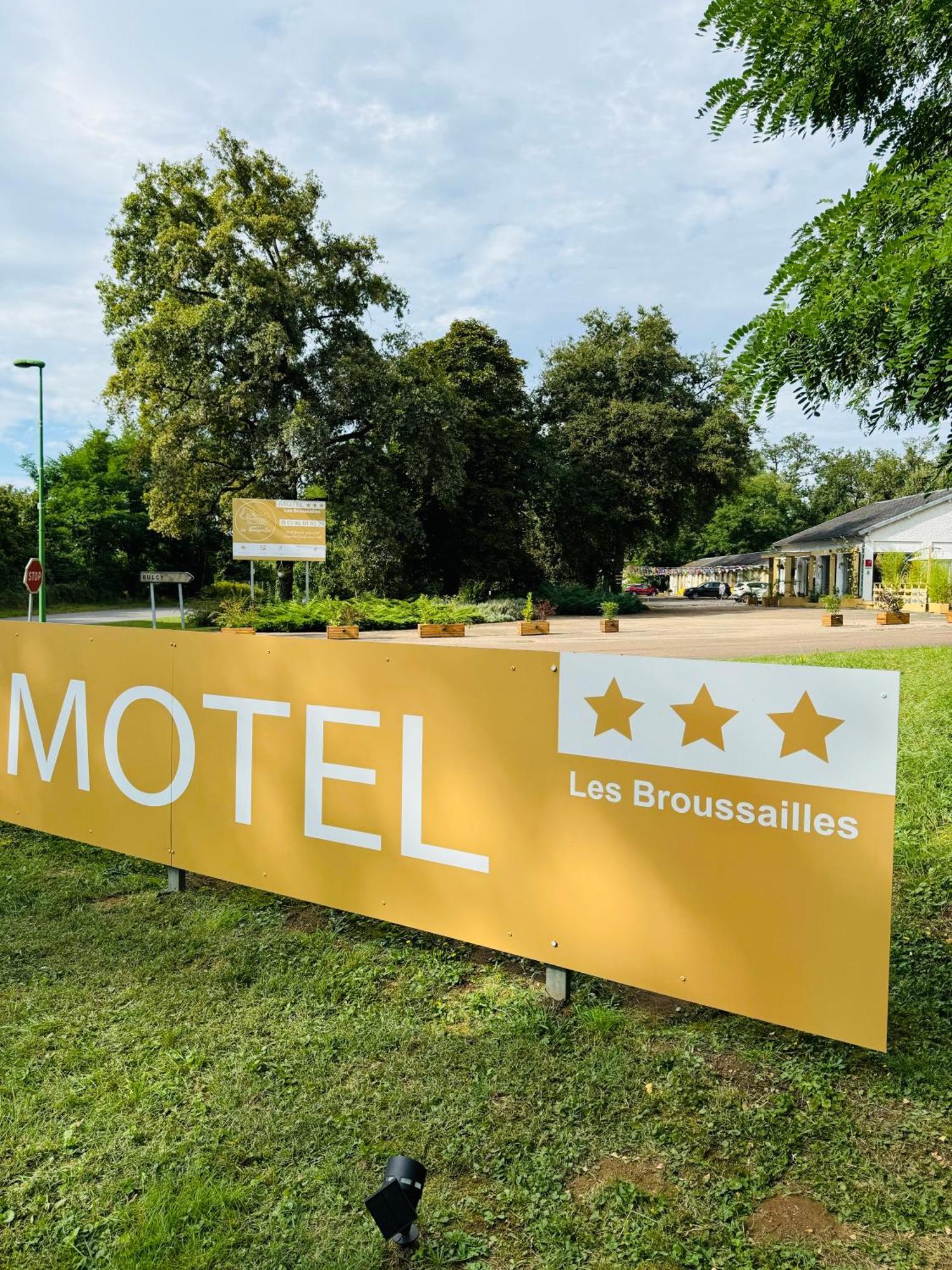 Motel Les Broussailles Mesves-sur-Loire Kültér fotó